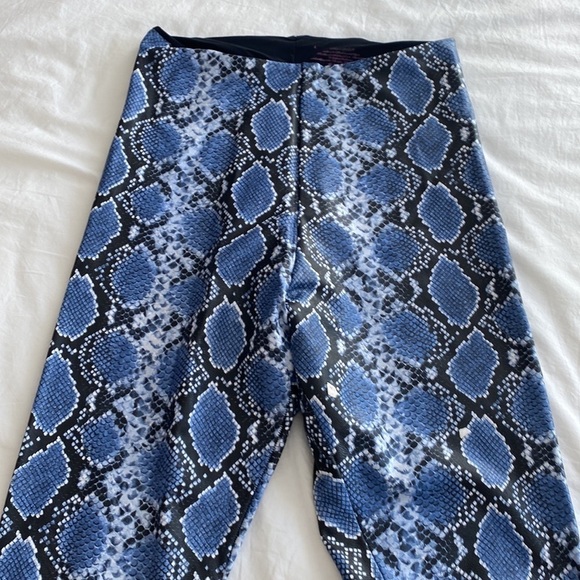 Commando- Blue Snakeskin Faux Leather Highwaisted Leggings - Picture 5 of 6